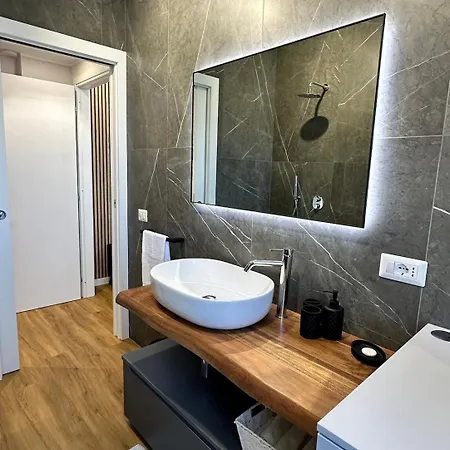 Apartment The Captain's Marina - Next To Verbella - Leonardo Academy, Mxp