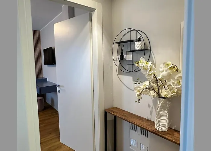 The Captain's Marina - Next To Verbella - Leonardo Academy, Mxp